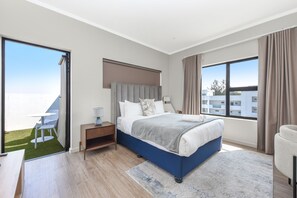 Apartamento clásico | Ropa de cama de alta calidad, caja fuerte, tabla de planchar con plancha