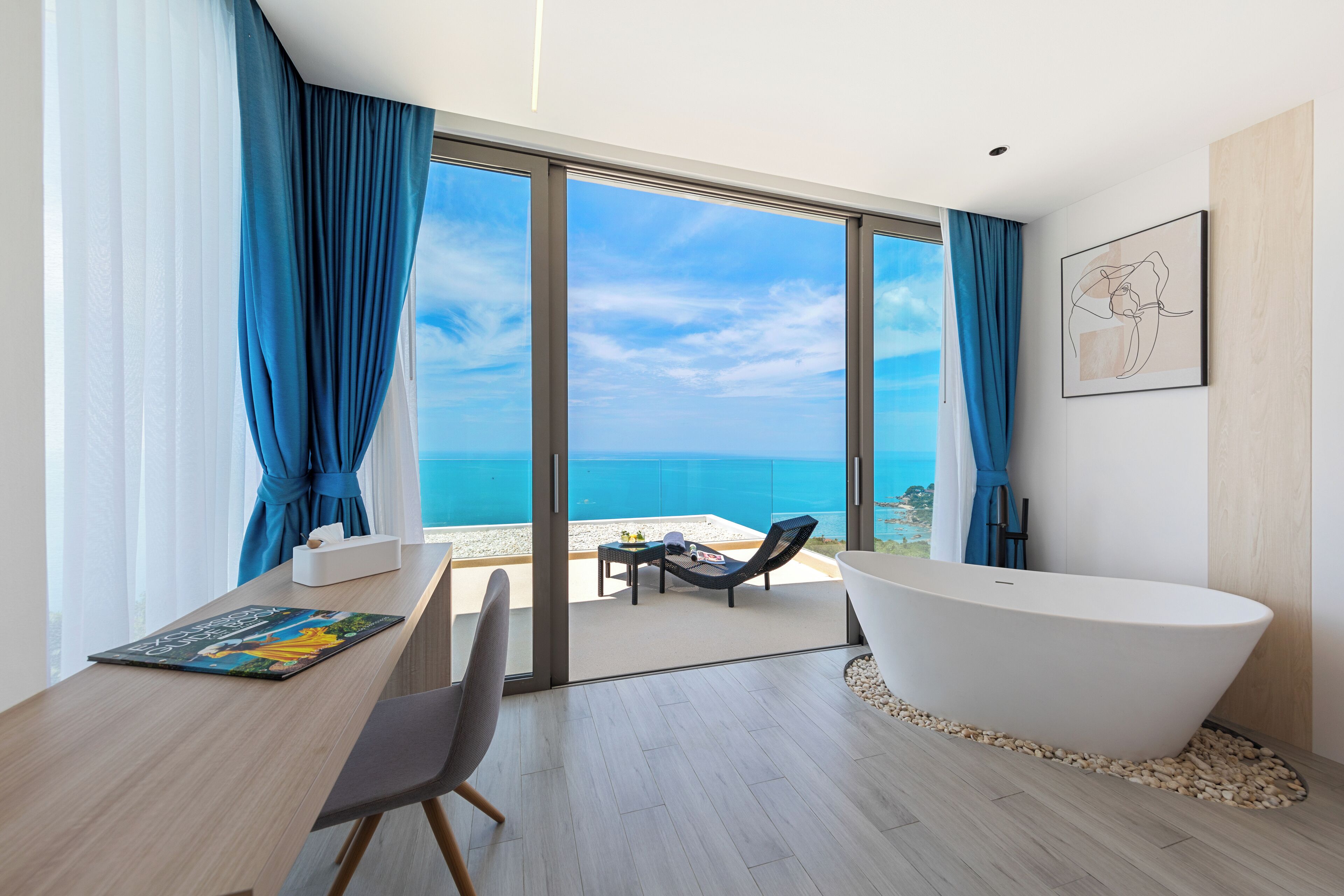 Caja de seguridad en la habitación y escritorio 