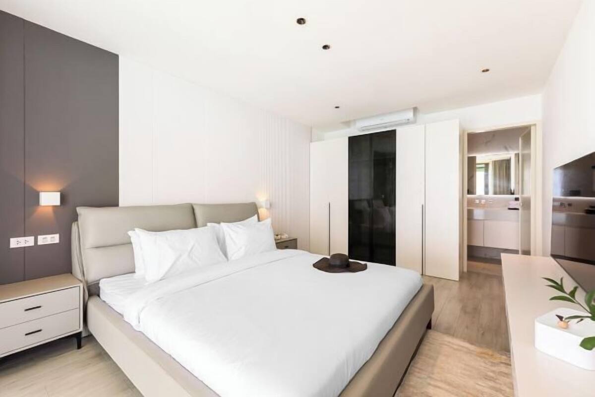 3 bedrooms, in-room safe, desk, iron/ironing board