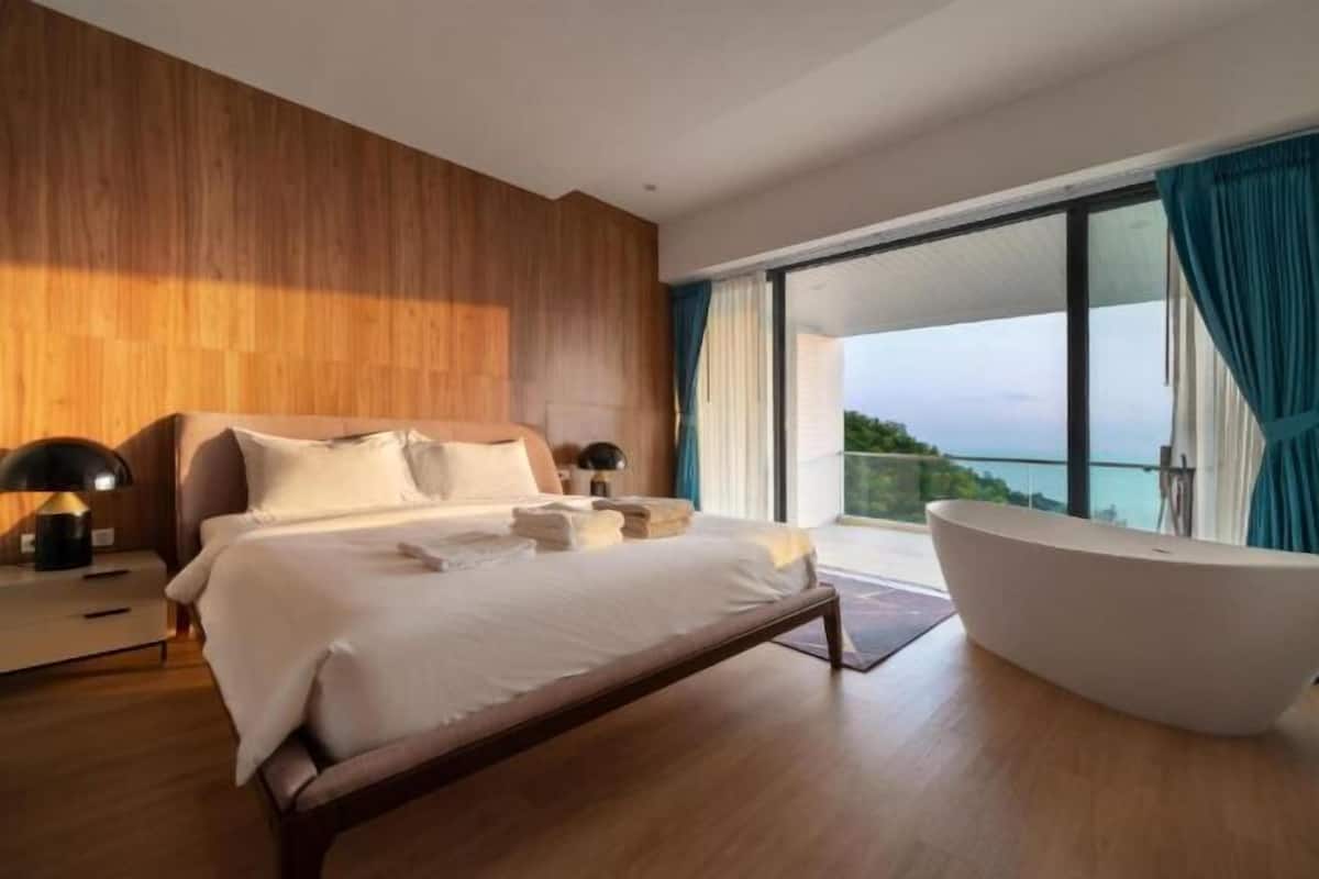 In-room safe, iron/ironing board, free WiFi, bed sheets