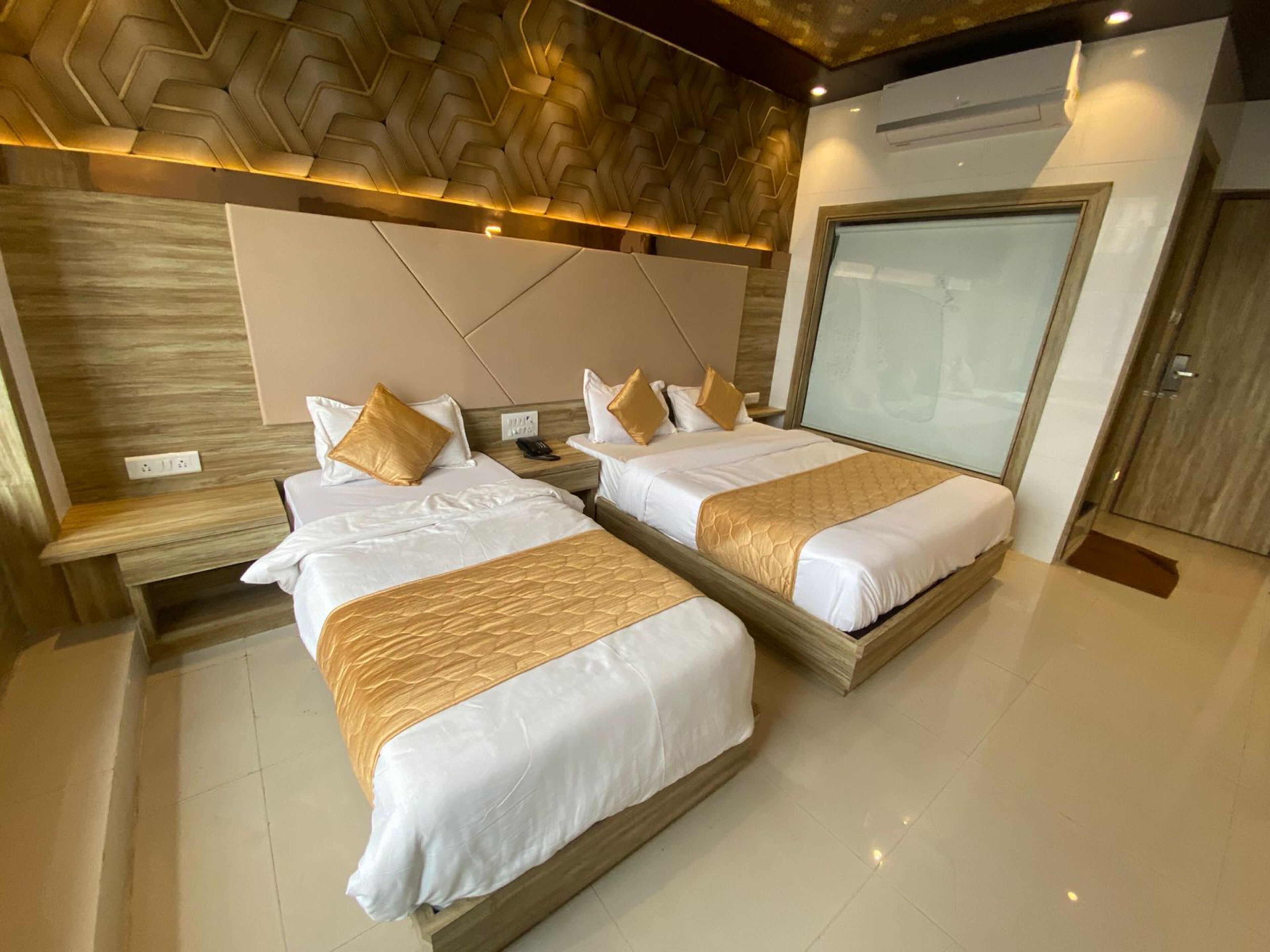 Photo - Hotel BKC CROWN - Near Trade Centre, Visa Consulate