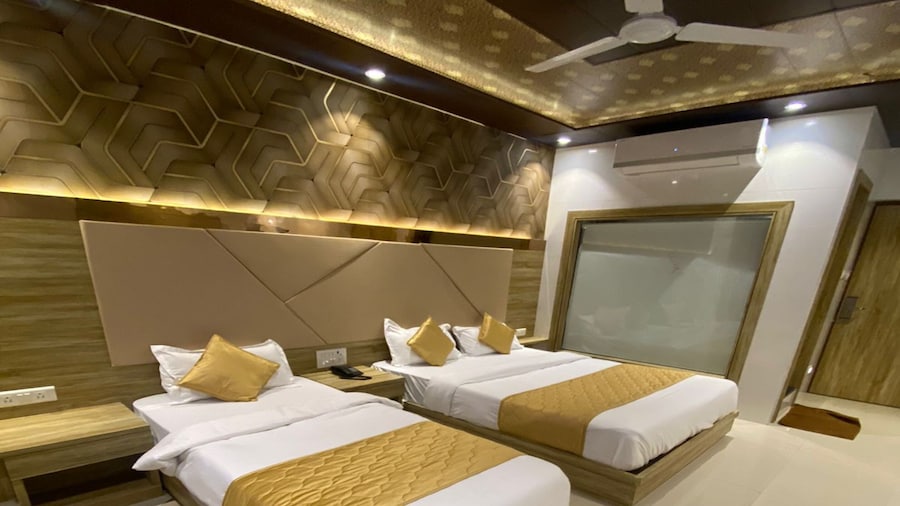 HOTEL BKC CROWN - NEAR TRADE CENTRE