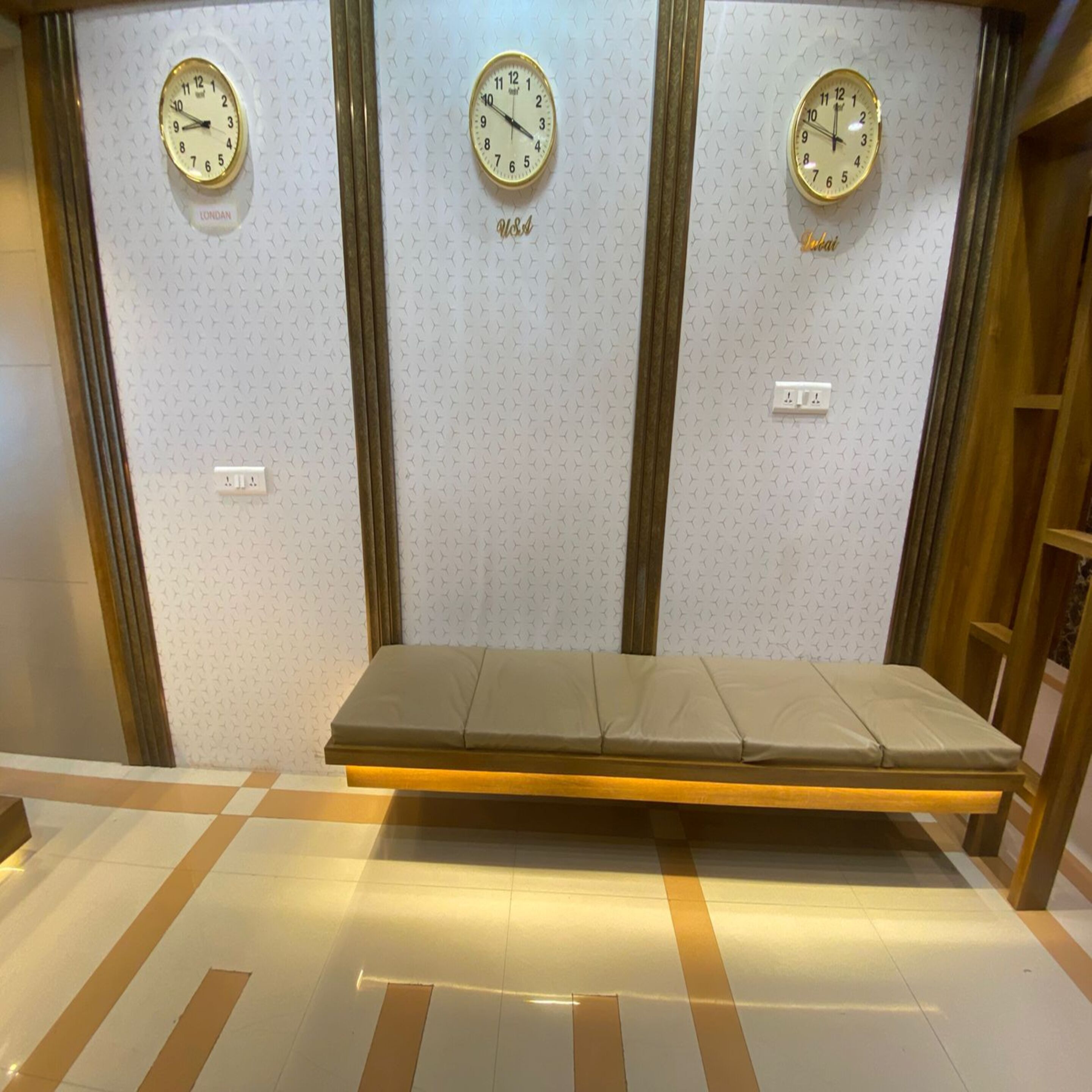 Photo - Hotel BKC CROWN - Near Trade Centre, Visa Consulate