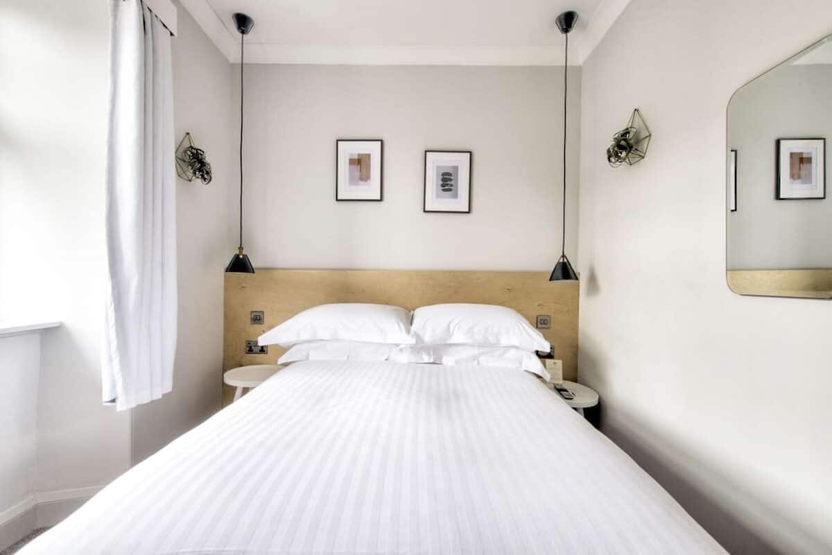 Premium bedding, Select Comfort beds, iron/ironing board, free WiFi