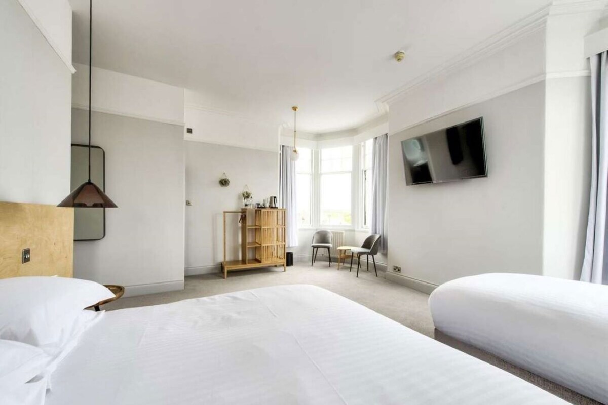 Premium bedding, Select Comfort beds, iron/ironing board, WiFi (free)