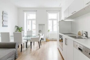 Fridge, oven, coffee/tea maker, electric kettle