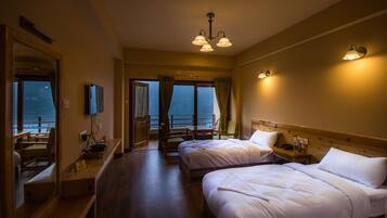 Deluxe room with balcony and valley view | Individually furnished, desk, bed sheets