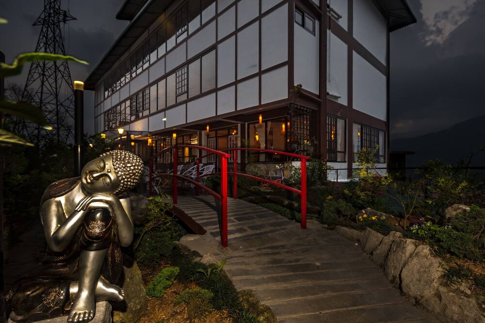 Hotel 100 Petals - Gangtok 12 mins from MG Marg