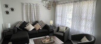 1 king/2queen bd home next to big park