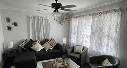 1 king/2queen bd home next to big park