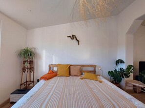 3 bedrooms, free WiFi, bed sheets