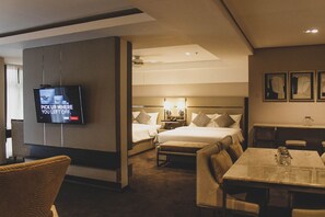 Suíte presidencial | Escrivaninha, cortinas blackout, Wi-Fi de cortesia, roupa de cama