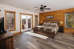 5 bedrooms, iron/ironing board, free WiFi, bed sheets - Updated and spacious 5 bedroom with mountain view and pet friendly! (Sevierville)