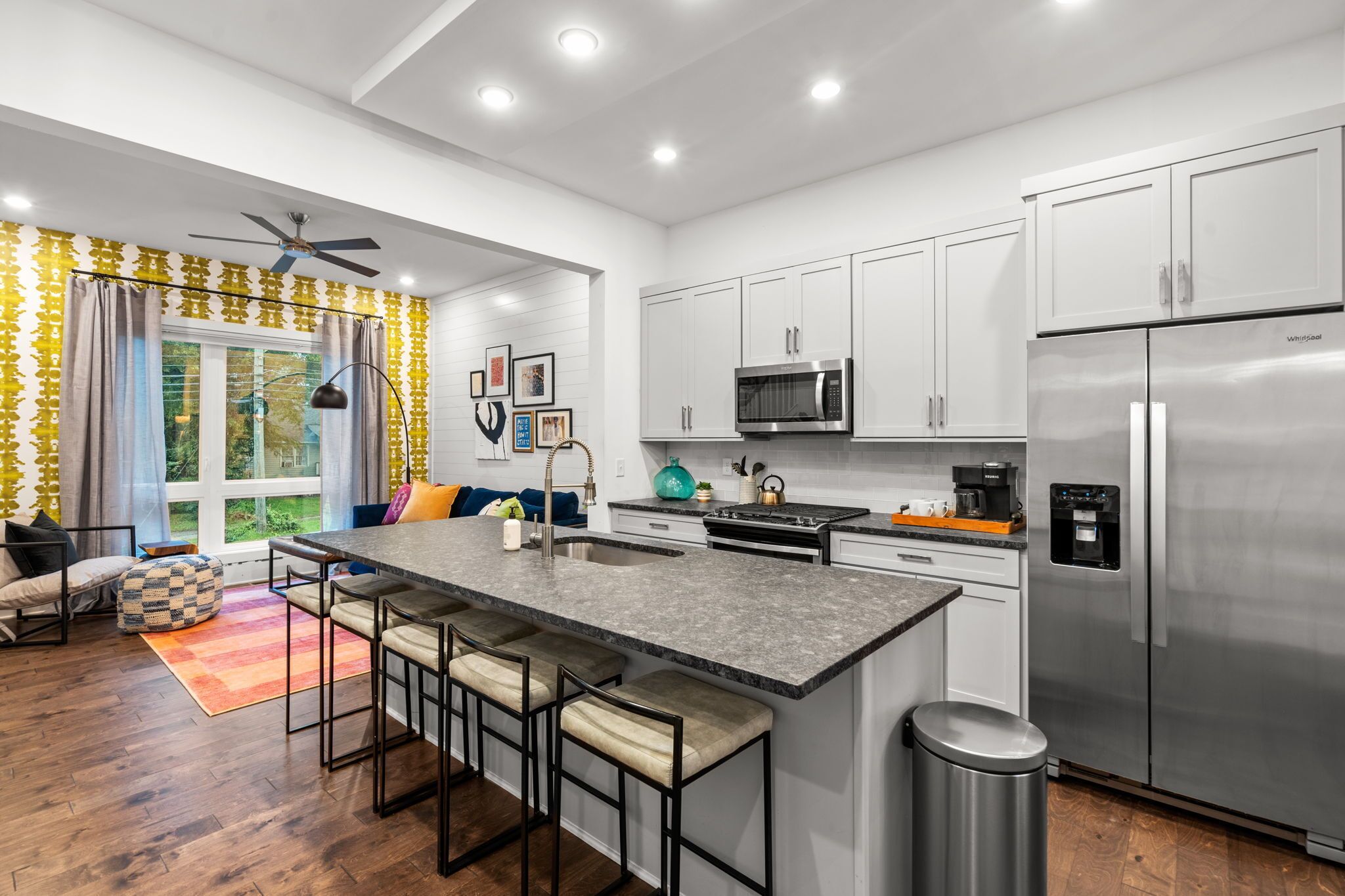 Cozy, Stylish, Refreshing- Downtown Nash Pad Sleeps 10 People!