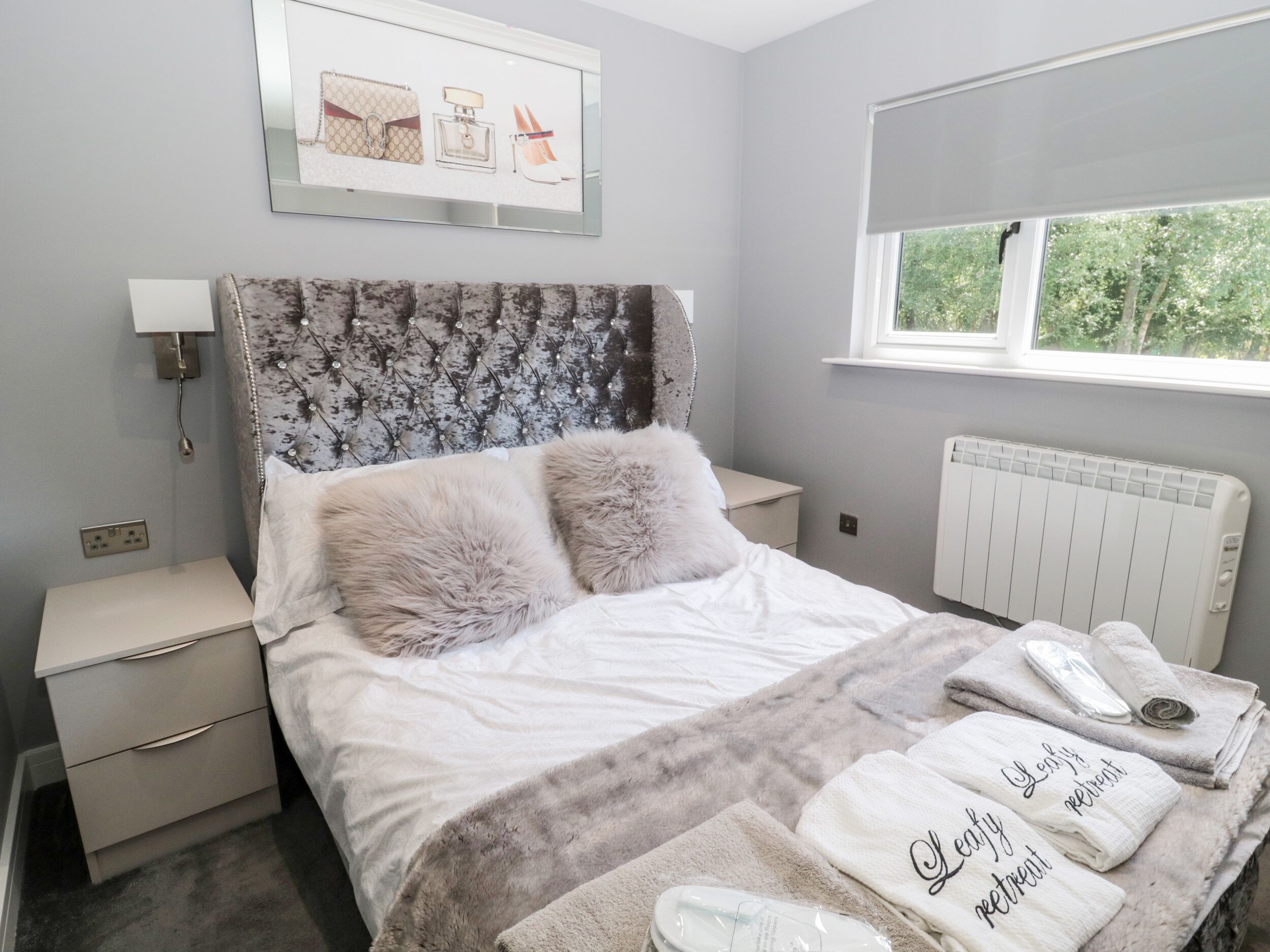 3 عدّة غرف نوم وبديكورات فريدة لكل غرفة وطراز فريد لكل وحدة