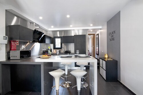 Be Glow Home with Terrace, Balcony & Wi-Fi