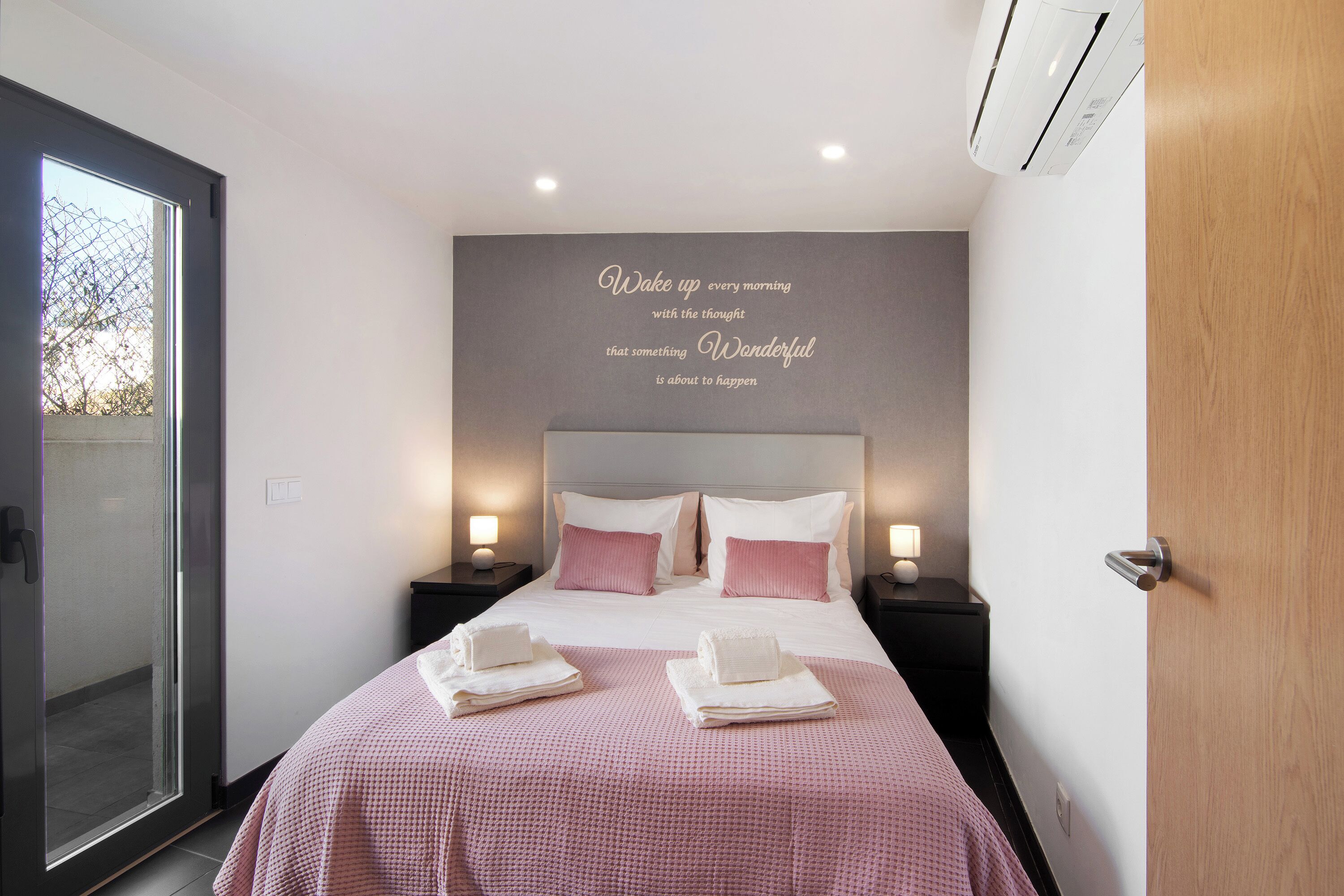 2 makuuhuonetta, silitysrauta/-lauta, ilmainen Wi-Fi, vuodevaatteet