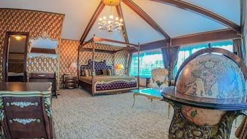 Senior Room | Egyptian cotton sheets, premium bedding, Tempur-Pedic beds, minibar
