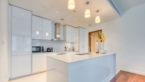 Unclassified image, 2 of 32, button - Maison Privee - Apt w/ Dubai Luxury Experience Nxt to Burj Khalifa (Dubai)