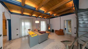 Télévision, cheminée