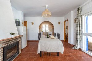 Dining - Villa 'Liviana' with Mountain View, Pool & Wi-Fi (Cómpeta)
