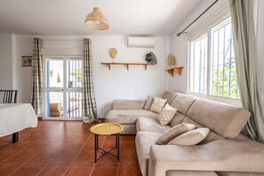 TV, fireplace - Villa 'Liviana' with Mountain View, Pool & Wi-Fi (Cómpeta)