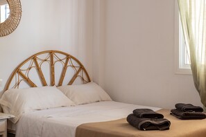 4 slaapkamers, een strijkplank/strijkijzer, gratis wifi, beddengoed