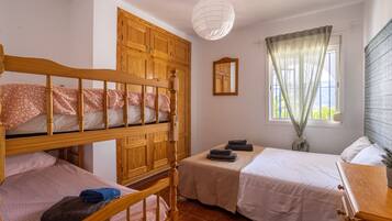 4 Schlafzimmer, Bügeleisen/Bügelbrett, kostenloses WLAN, Bettwäsche