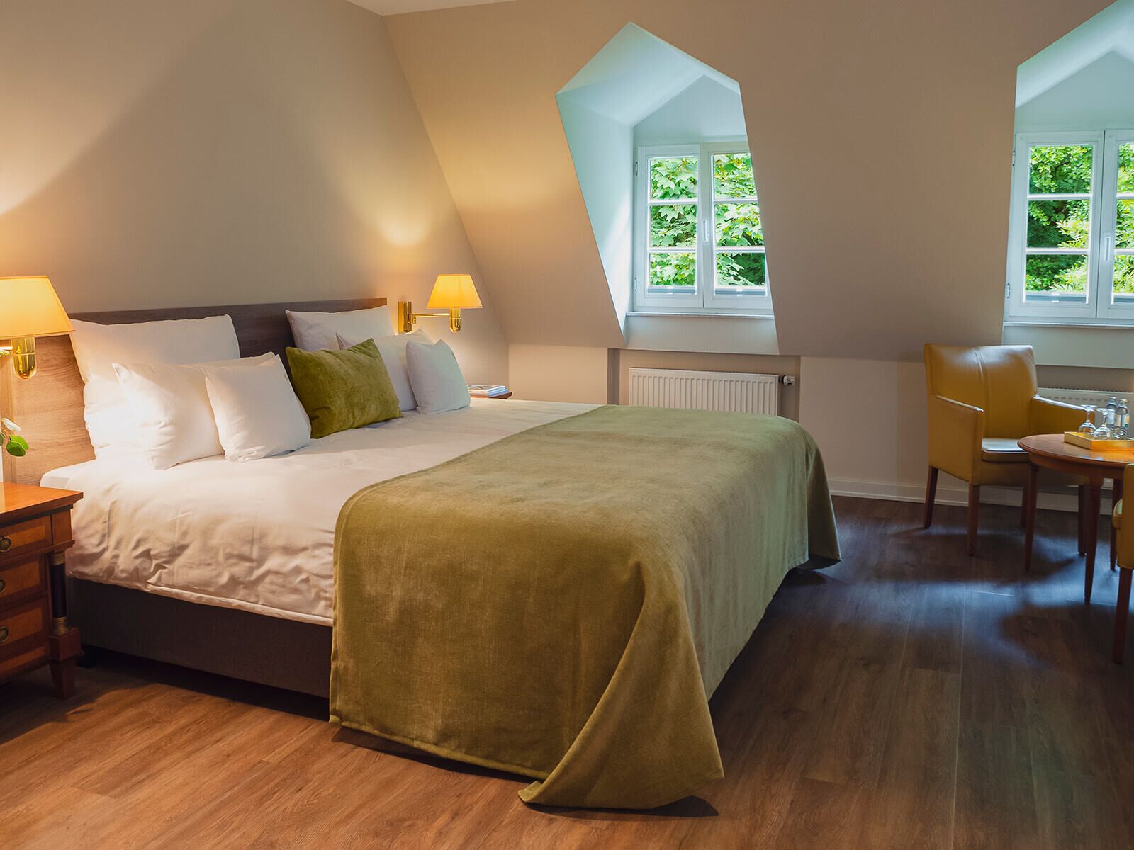 Comfort tweepersoonskamer | Hypoallergeen beddengoed, een minibar, een kluis op de kamer, een bureau