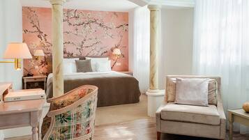 Junior-Suite | Allergikerbettwaren, Minibar, Zimmersafe, Schreibtisch