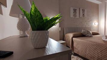 2 makuuhuonetta, silitysrauta/-lauta, ilmainen Wi-Fi, vuodevaatteet