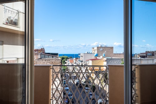 Apartment Angy with Sea View, Balconies & Wi-Fi