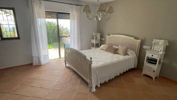 3 chambres, Wi-Fi gratuit, draps fournis