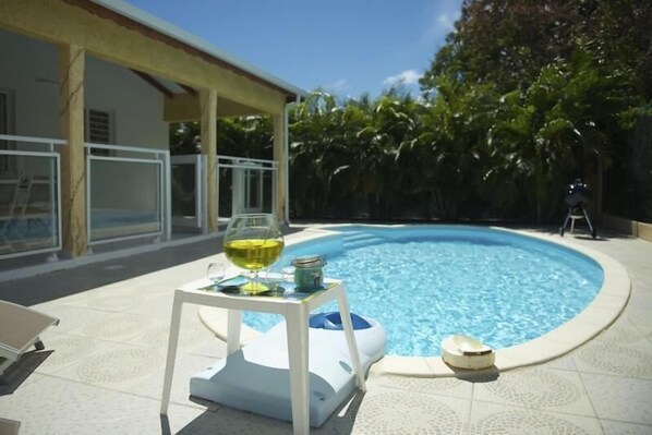 Outdoor pool, pool loungers