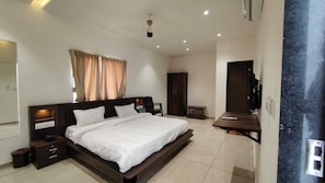 Deluxe Room | Soundproofing, bed sheets - Asopalav Lawns (Veraval)