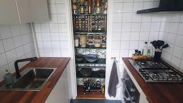 冰箱、微波炉、烤箱、炉灶