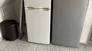 House, Multiple Beds | Private kitchen | Fridge, microwave, oven, stovetop