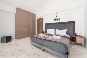 7 bedrooms, in-room safe, iron/ironing board, travel crib - Villa Nikoli in Kolympia (Afandou)