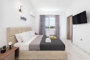 7 bedrooms, in-room safe, iron/ironing board, travel cot