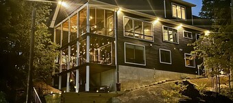 Modern, Chic Adult ONLY Retreat On Hill w/Sunset Views Steps from Downtown 