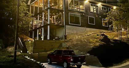 Modern, Chic Adult ONLY Retreat On Hill w/Sunset Views Steps from Downtown