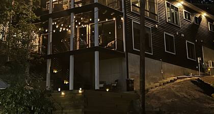 Modern, Chic Adult ONLY Retreat On Hill w/Sunset Views Steps from Downtown