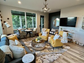 Smart TV, stereo - Modern, Chic Adult ONLY Retreat On Hill w/Sunset Views Steps from Downtown (Saugatuck)