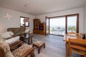 Fernseher, Stereoanlage