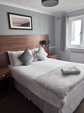 Standard Double Room | Desk, free WiFi, bed sheets - Griffin Newquay (Newquay)