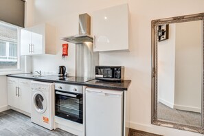 Fridge, microwave, oven, stovetop - Stunning 1-bed Apartment Bolton Town Centre (Bolton)