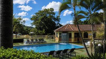 Outdoor pool, pool umbrellas, sun loungers