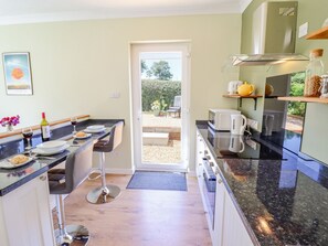 Fridge, cookware/dishes/utensils