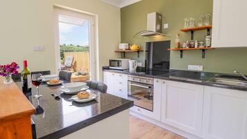 Fridge, cookware/dishes/utensils