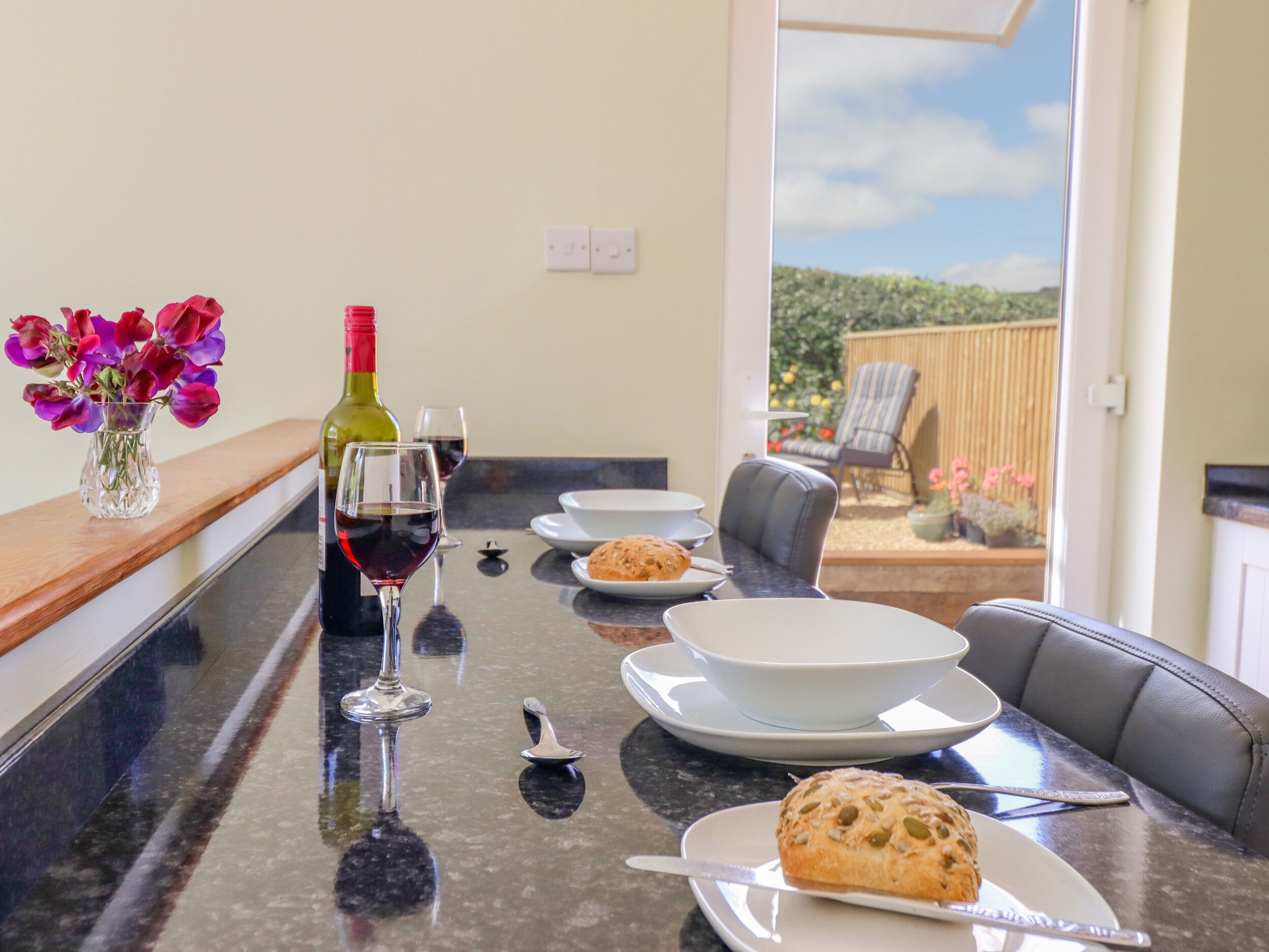 Fridge, cookware/dishes/utensils